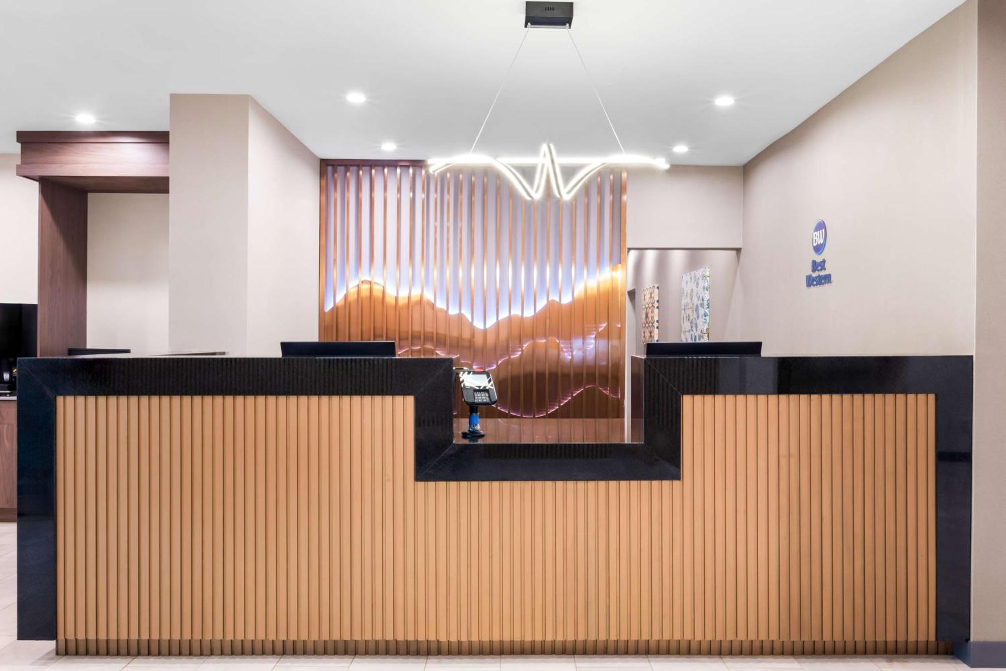 Best Western Niantic - New London, Mystic Area Екстериор снимка