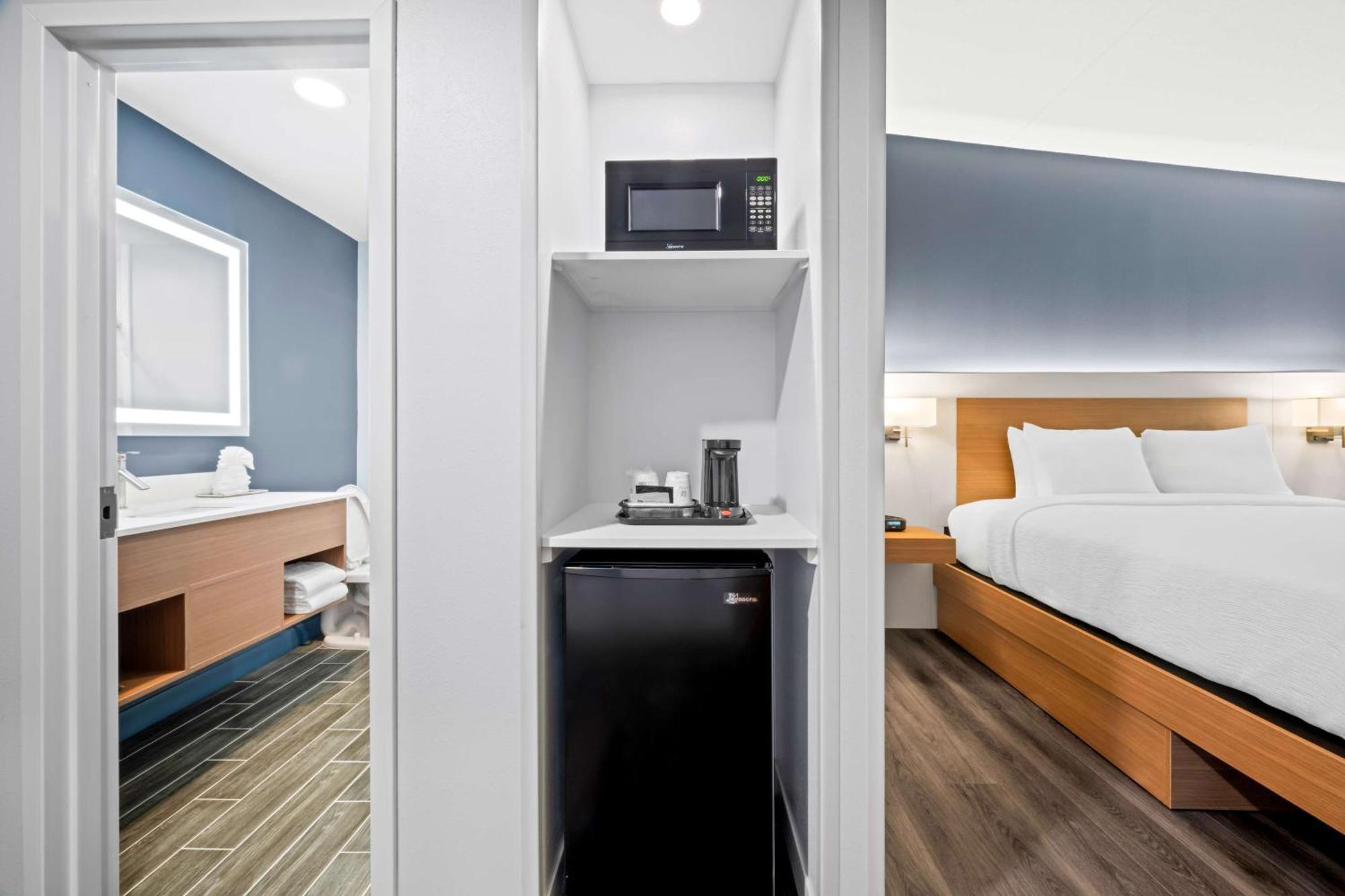 Best Western Niantic - New London, Mystic Area Екстериор снимка